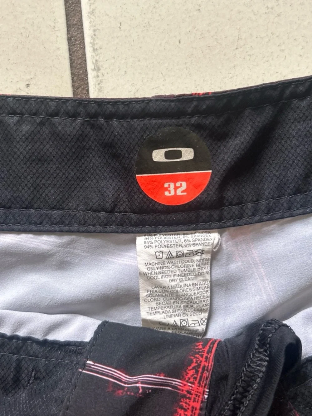 Y2K Oakley Board Shorts Men 32 Red Black Plaid Swim Trunks Drawstring